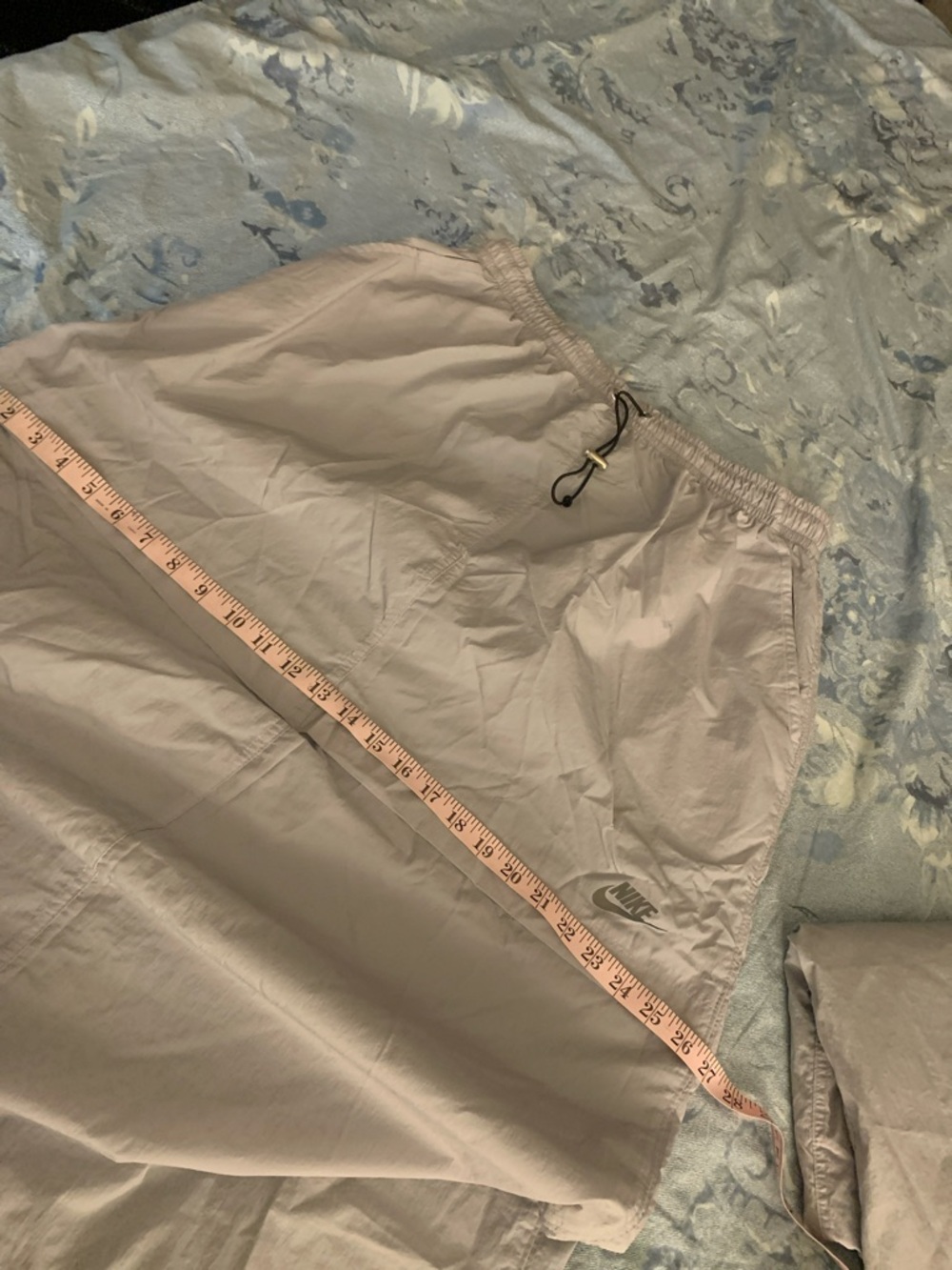 Nike Women's
Sportswear
Water
Resistant
Nylon Maxi
Skirt size Medium - Picture 11 of 16